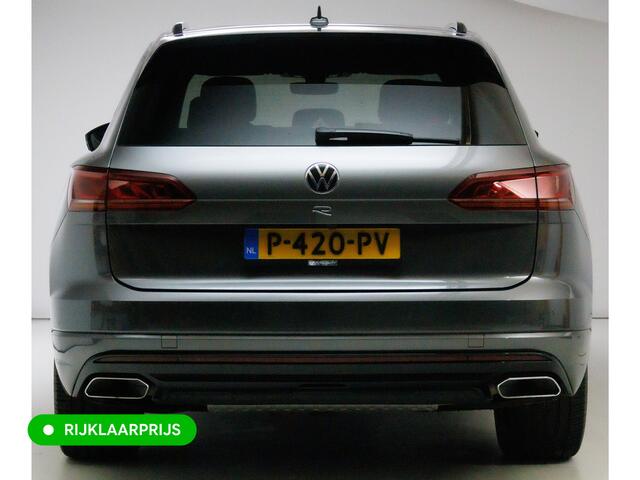 Volkswagen TOUAREG 3.0 TSi 4MOTION R-line 462 PK | Panoramadak | Luchtvering | Leer | Travel Assist | El.verstelbare stoel met geheugen, Wegklapbare trekhaak, Stoel- stuurverwarming, Keyless, Sfeerverlichting