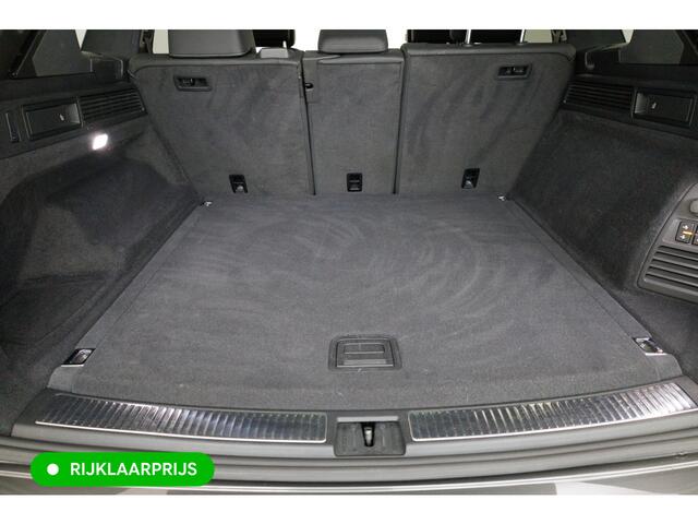 Volkswagen TOUAREG 3.0 TSi 4MOTION R-line 462 PK | Panoramadak | Luchtvering | Leer | Travel Assist | El.verstelbare stoel met geheugen, Wegklapbare trekhaak, Stoel- stuurverwarming, Keyless, Sfeerverlichting