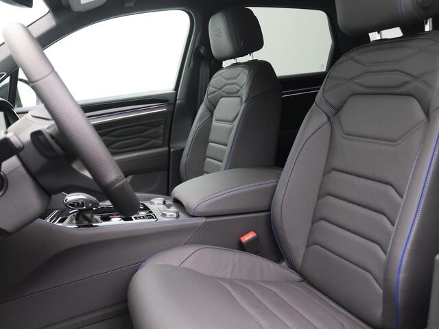 Volkswagen TOUAREG 3.0 TSi eHybrid 4MOTION R Edition 462PK Aut. Final Edition, Panoramadak, Trekhaak, Luchtvering, Keyless, Matrix LED-Verlichting, Alarm, 22" LM Velgen, Memorystoelen, Softclose