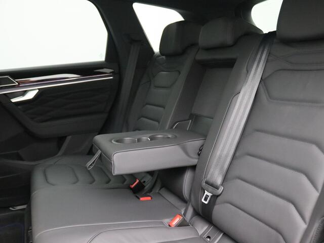 Volkswagen TOUAREG 3.0 TSi eHybrid 4MOTION R Edition 462PK Aut. Final Edition, Panoramadak, Trekhaak, Luchtvering, Keyless, Matrix LED-Verlichting, Alarm, 22" LM Velgen, Memorystoelen, Softclose