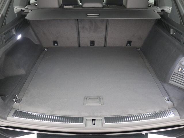 Volkswagen TOUAREG 3.0 TSi eHybrid 4MOTION R Edition 462PK Aut. Final Edition, Panoramadak, Trekhaak, Luchtvering, Keyless, Matrix LED-Verlichting, Alarm, 22" LM Velgen, Memorystoelen, Softclose