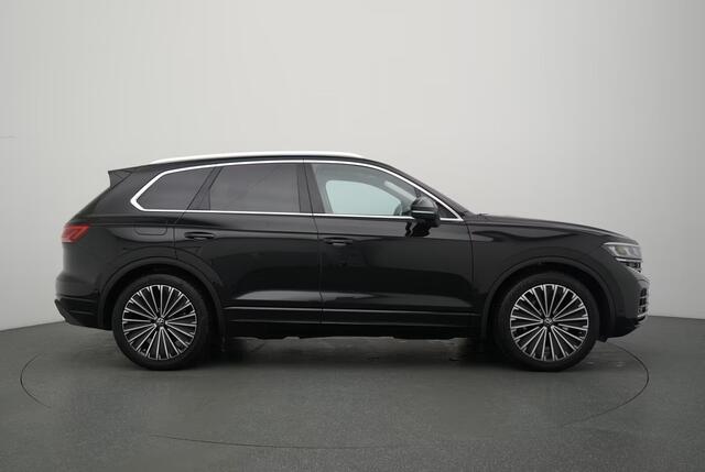 Volkswagen TOUAREG 3.0 TSi eHybrid 4MOTION Elegance Head-Up Stoelkoeling Massage Panoramadak Trekhaak Luchtvering