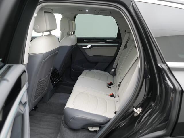 Volkswagen TOUAREG 3.0 TSi eHybrid 4MOTION Elegance Head-Up Stoelkoeling Massage Panoramadak Trekhaak Luchtvering