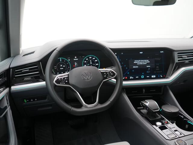 Volkswagen TOUAREG 3.0 TSi eHybrid 4MOTION Elegance Head-Up Stoelkoeling Massage Panoramadak Trekhaak Luchtvering