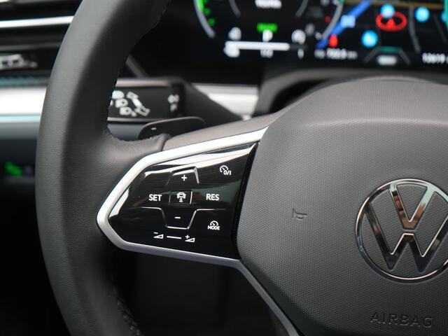 Volkswagen TOUAREG 3.0 TSi eHybrid 4MOTION Elegance Head-Up Stoelkoeling Massage Panoramadak Trekhaak Luchtvering