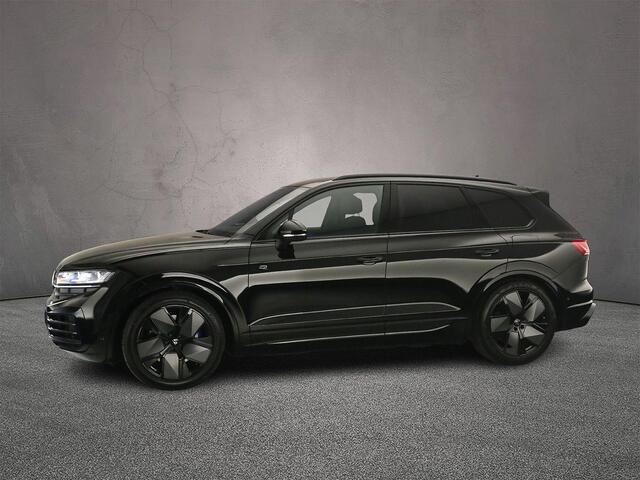 Volkswagen TOUAREG R Edition 3.0 TSI eHybrid 462pk Tiptronic Trekhaak, Luchtvering, Lederen bekleding, DYN audio, LED matrix koplampen, 360 camera, Adaptive cruise control