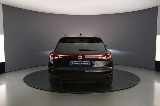 Volkswagen TOUAREG R Edition 3.0 TSI eHybrid 462pk Tiptronic Trekhaak, Luchtvering, Lederen bekleding, DYN audio, LED matrix koplampen, 360 camera, Adaptive cruise control