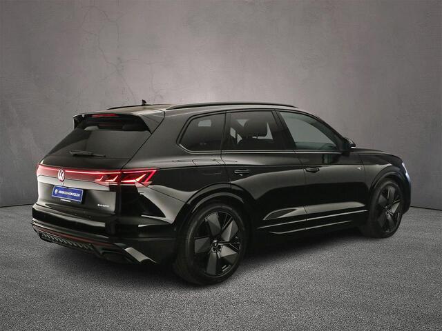 Volkswagen TOUAREG R Edition 3.0 TSI eHybrid 462pk Tiptronic Trekhaak, Luchtvering, Lederen bekleding, DYN audio, LED matrix koplampen, 360 camera, Adaptive cruise control
