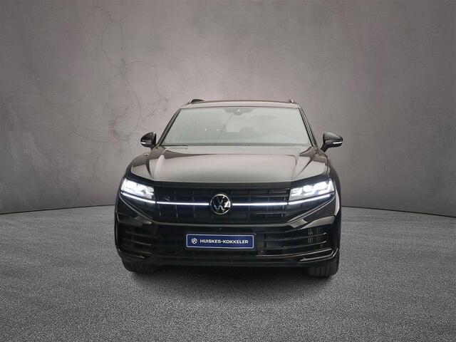 Volkswagen TOUAREG R Edition 3.0 TSI eHybrid 462pk Tiptronic Trekhaak, Luchtvering, Lederen bekleding, DYN audio, LED matrix koplampen, 360 camera, Adaptive cruise control