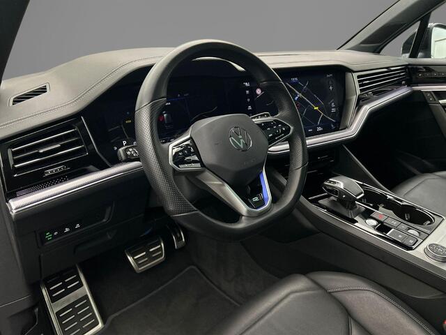 Volkswagen TOUAREG R 3.0 TSI eHybrid 462pk Tiptronic Trekhaak, Head up display, Luchtvering, Panoramadak, Lederen bekleding, Elektrische achterklep, Adaptive cruise control