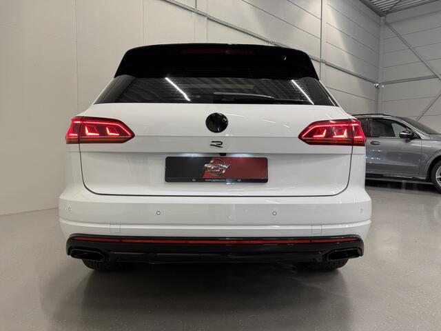 Volkswagen TOUAREG R 3.0 TSi 4MOTION eHybrid 462PK PANO/PUGLIA/LUCHTVERING/NACHT-ZICHT/TREKHAAK/22"/SOFT-CLOSE/360CAMERA/ACC/DYNAUDIO/HEAD-UP/BLACK-OPTIC/MAXTON-BODYKIT/DRIVER ASS.PLUS/MASSAGE/FULL OPTIONS/VOLLEDIG VW DEALER HISTORIE