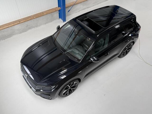 Volkswagen TOUAREG 3.0 TSi 4MOTION R LINE - PANORAMADAK - TREKHAAK - LUCHTVERING - HUD - 360 CAMERA - SFEERVERLICHTING - MASSAGE STOELEN