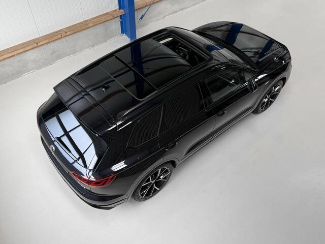 Volkswagen TOUAREG 3.0 TSi 4MOTION R LINE - PANORAMADAK - TREKHAAK - LUCHTVERING - HUD - 360 CAMERA - SFEERVERLICHTING - MASSAGE STOELEN