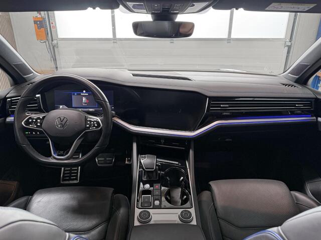 Volkswagen TOUAREG 3.0 TSi 4MOTION R LINE - PANORAMADAK - TREKHAAK - LUCHTVERING - HUD - 360 CAMERA - SFEERVERLICHTING - MASSAGE STOELEN