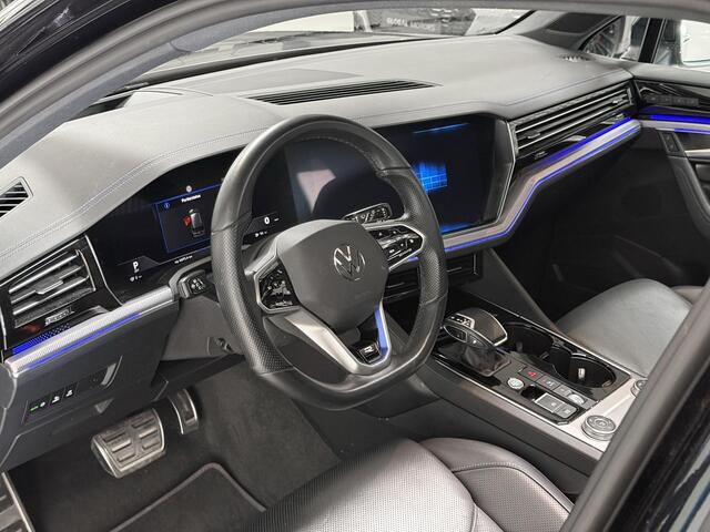Volkswagen TOUAREG 3.0 TSi 4MOTION R LINE - PANORAMADAK - TREKHAAK - LUCHTVERING - HUD - 360 CAMERA - SFEERVERLICHTING - MASSAGE STOELEN