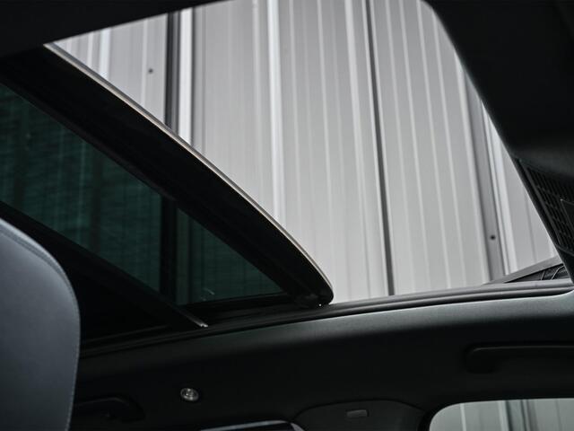 Volkswagen TOUAREG 3.0 TSi eHybrid 4MOTION | Panoramadak | Night Vision | Luchtvering | Massagestoelen + Ventilatie | Dynaudio | HUD | 360 Camera | Ambiance Interieur | Trekhaak | Soft Close | Stoelverwarming V+A |