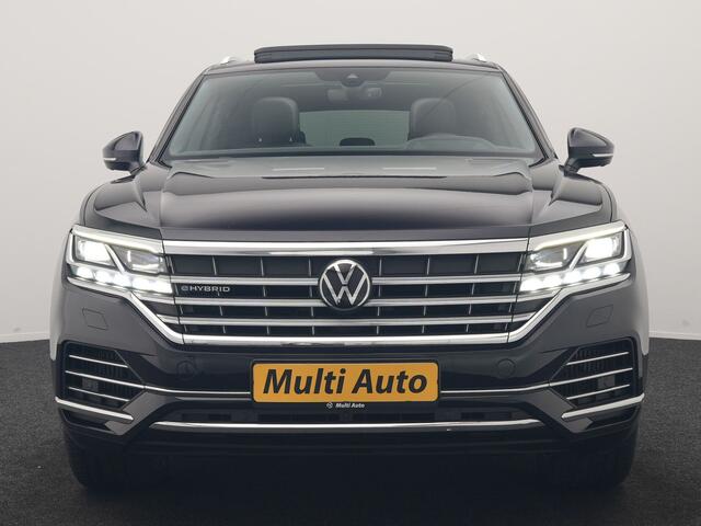 Volkswagen TOUAREG 3.0 TSi eHybrid 4MOTION PHEV 381pk Dealer O.H | Luchtvering | Trekhaak Af Fabriek | Panodak | Adaptive Cruise | Lederen Sportstoelen Memory & Verwarmd | Keyless | Apple Carplay | Virtual | Navigatie | DAB | 21"L.M | Plug In Hybrid |