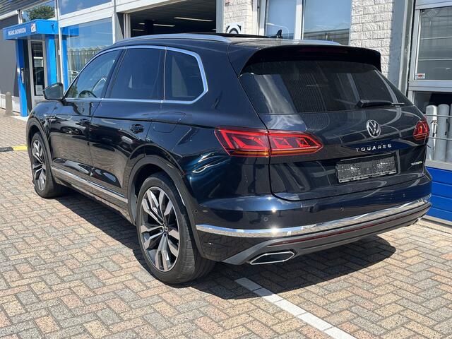 Volkswagen TOUAREG 3.0 TSi eHybrid 4MOTION Elegance / 381 PK/ AUTOMAAT/ TREKHAAK/ LUCHTVERING/ PANO/ MEMORY SEAT/ STOELVERWARM. & VERKOELING/ APP-CONNECT/ 360 CAMERA/ LEER