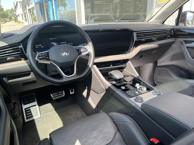 Volkswagen TOUAREG 3.0 TSi eHybrid 4MOTION Elegance / 381 PK/ AUTOMAAT/ TREKHAAK/ LUCHTVERING/ PANO/ MEMORY SEAT/ STOELVERWARM. & VERKOELING/ APP-CONNECT/ 360 CAMERA/ LEER