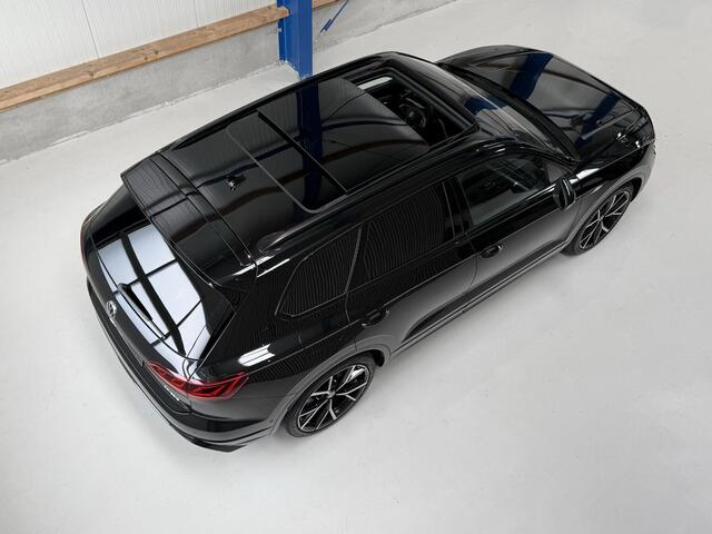 Volkswagen TOUAREG 3.0 TSi eHybrid 4MOTION R LINE - NACHTZICHT - PANORAMADAK - TREKHAAK - LUCHTVERING - HUD - 360 CAMERA - SFEERVERLICHTING - STOELKOELING