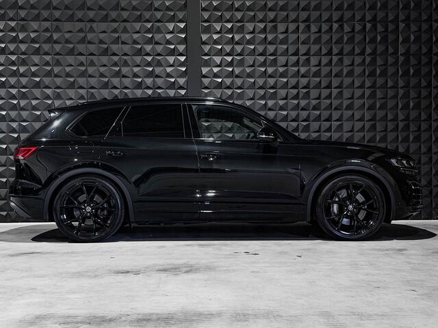 Volkswagen TOUAREG 3.0 TSi eHybrid 4M |All Black | Pano | 22" | Dynaudio | Topv | Memo | IQ Li. + Drive | Ambiente Verl. 30 Kleuren | Park |
