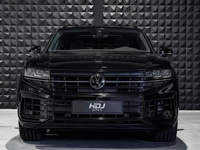 Volkswagen TOUAREG 3.0 TSi eHybrid 4M |All Black | Pano | 22" | Dynaudio | Topv | Memo | IQ Li. + Drive | Ambiente Verl. 30 Kleuren | Park |