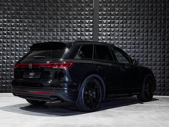 Volkswagen TOUAREG 3.0 TSi eHybrid 4M |All Black | Pano | 22" | Dynaudio | Topv | Memo | IQ Li. + Drive | Ambiente Verl. 30 Kleuren | Park |