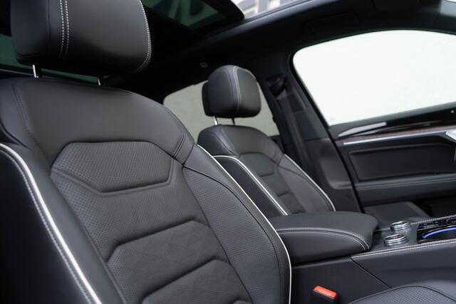 Volkswagen TOUAREG 3.0 TSI eHybrid 4MOTION / Panoramadak/ 22 Inch Velgen/ Ergo Comfort/ Dynaudio/ 280kW