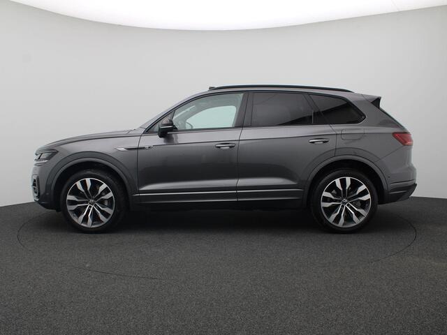 Volkswagen TOUAREG 3.0 TSi eHybrid 4MOTION R 462PK Aut. SOH 89,68%, Panoramadak, Trekhaak, Memorystoelen, Servosluiting, Nachtzichtcamera, 21" LM Velgen, Luchtvering