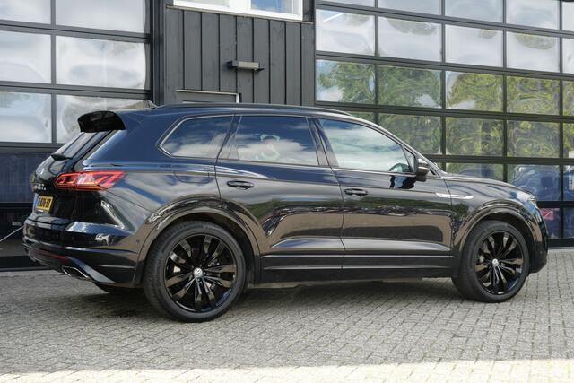 Volkswagen TOUAREG 3.0 TSI R-Line 340 PK | Pano | Luchtvering | Trekhaak | Carplay | Leder | Memory | 21''