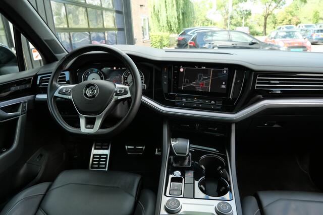 Volkswagen TOUAREG 3.0 TSI R-Line 340 PK | Pano | Luchtvering | Trekhaak | Carplay | Leder | Memory | 21''