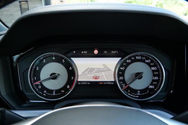 Volkswagen TOUAREG 3.0 TSI R-Line 340 PK | Pano | Luchtvering | Trekhaak | Carplay | Leder | Memory | 21''