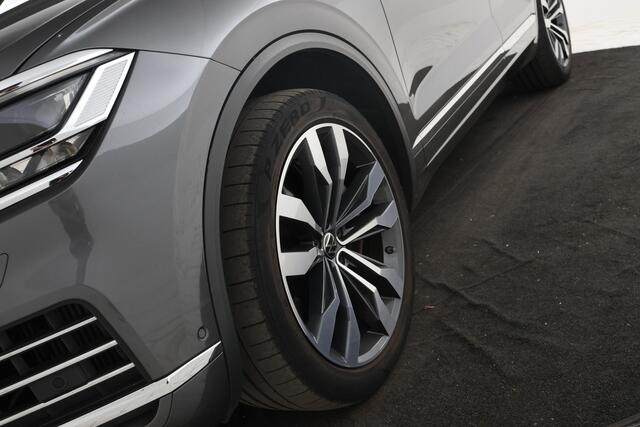 Volkswagen TOUAREG 3.0 TSi eHybrid 4MOTION Panorama, 360 Camera, Digital dash!