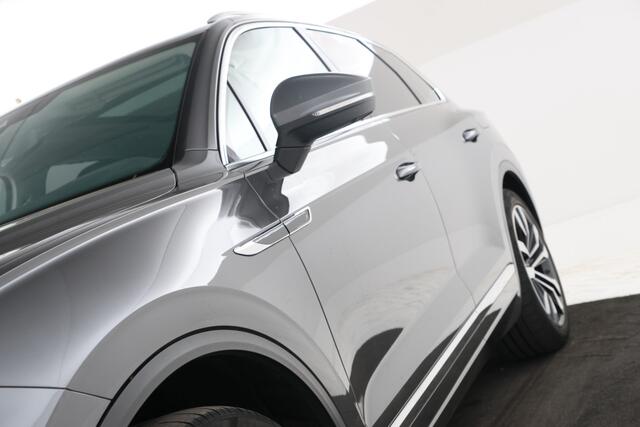 Volkswagen TOUAREG 3.0 TSi eHybrid 4MOTION Panorama, 360 Camera, Digital dash!
