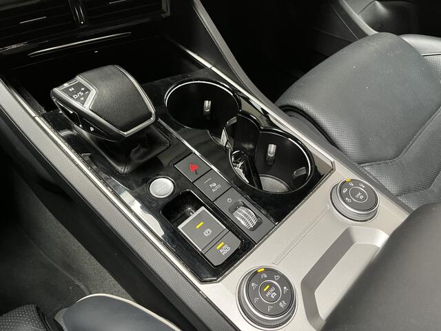 Volkswagen TOUAREG 3.0 TSi eHybrid 4MOTION Elegance / AUTOMAAT/ 381PK/ PANO/ TREKHAAK/ LEER/ LUCHTVERING/ APP-CONNECT/ PARK.SENSOR. + 360 CAMERA/ STUUR+STOELVERWARM./ MEMORY + MASSAGE/ DCC/ ACC/ ELEK.ACHTERKLEP/ HEAD-UP/ NAVI/ DAB