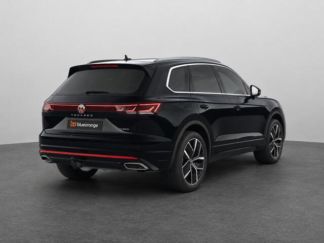 Volkswagen TOUAREG 3.0 TSi eHybrid 4MOTION Elegance 381PK Aut. Panoramadak, Trekhaak, Head-Up Display, Dynaudio, Luchtvering, 21" LM Velgen, Servosluiting, Nachtzicht camera, Elektr. Achterklep