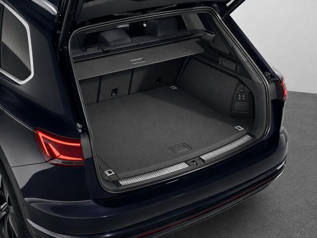 Volkswagen TOUAREG 3.0 TSi eHybrid 4MOTION Elegance 381PK Aut. Panoramadak, Trekhaak, Head-Up Display, Dynaudio, Luchtvering, 21" LM Velgen, Servosluiting, Nachtzicht camera, Elektr. Achterklep