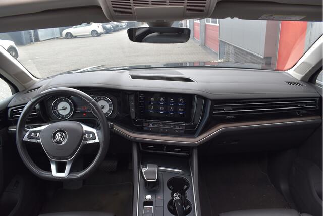 Volkswagen TOUAREG 3.0 TDI Atmosphere Panoramadak, Memory, Adaptive cruise, Stoelverwarming