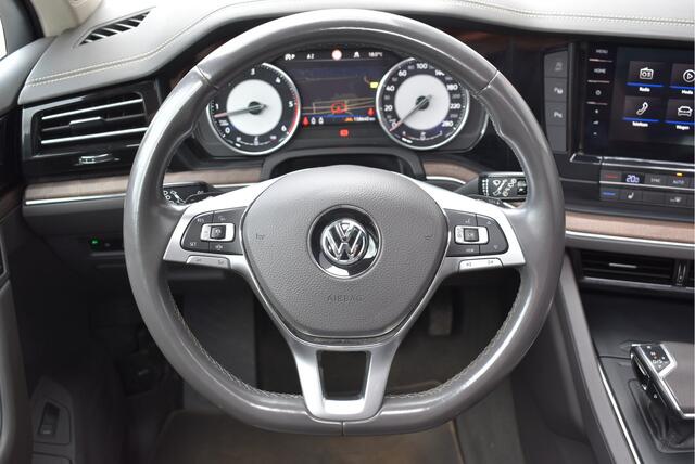 Volkswagen TOUAREG 3.0 TDI Atmosphere Panoramadak, Memory, Adaptive cruise, Stoelverwarming