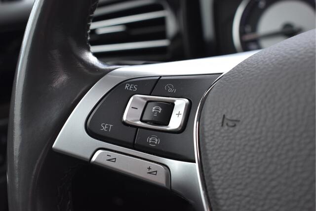 Volkswagen TOUAREG 3.0 TDI Atmosphere Panoramadak, Memory, Adaptive cruise, Stoelverwarming