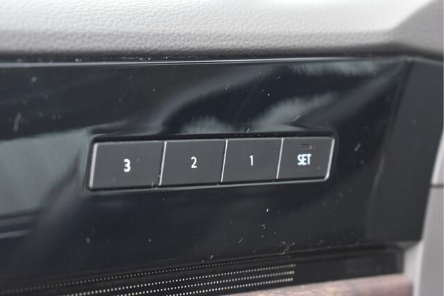 Volkswagen TOUAREG 3.0 TDI Atmosphere Panoramadak, Memory, Adaptive cruise, Stoelverwarming