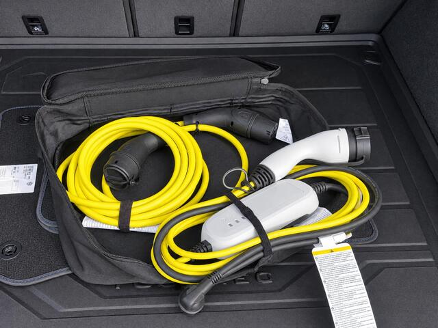 Volkswagen TOUAREG 3.0 TSi eHybrid 4MOTION R | BTW AUTO |Panorama | Elec. trekhaak | Massage | 360Gr camera | Full options | Geheel rijklaar met garantie
