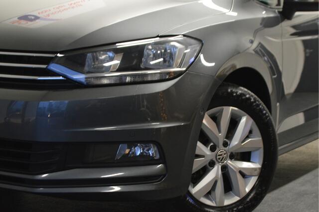 Volkswagen TOURAN 1.6 TDI SCR Comfortline Business , A UITRIJ CAM , CLIMATR , CR CONTR , NAVI , PDC V+A ,