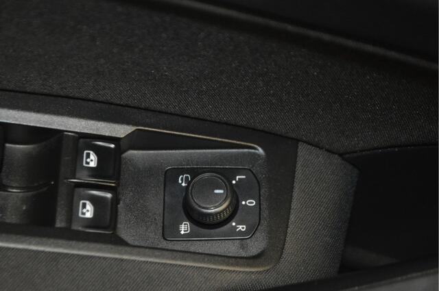 Volkswagen TOURAN 1.6 TDI SCR Comfortline Business , A UITRIJ CAM , CLIMATR , CR CONTR , NAVI , PDC V+A ,