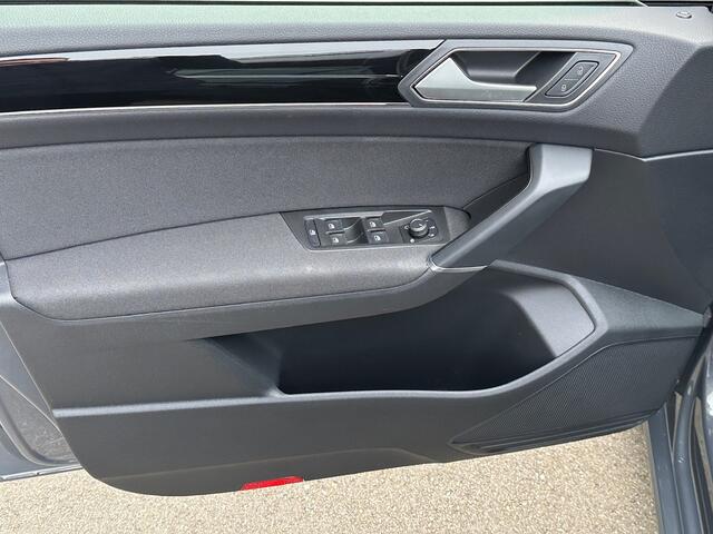 Volkswagen TOURAN 1.5 TSI 150pk DSG Highline 7-persoons | Dode hoek | Virtual cockpit | Navi | Rijklaar incl. garantie