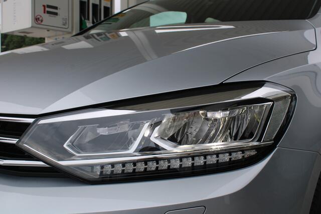 Volkswagen TOURAN 1.5 TSI Highline 150pk - 7p - Virtual cockpit - Navigatie - Camera - LED - Ergoactive stoel - Rijklaar