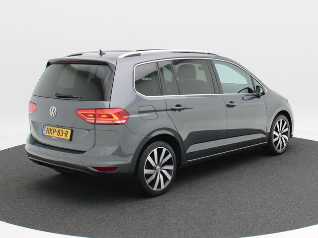 Volkswagen TOURAN 1.5 TSi 150 Pk Automaat Highline 7 Persoons | Leder | Panoramadak | Trekhaak | Full LED | Camera | Navigatie | 77.148 Km!!