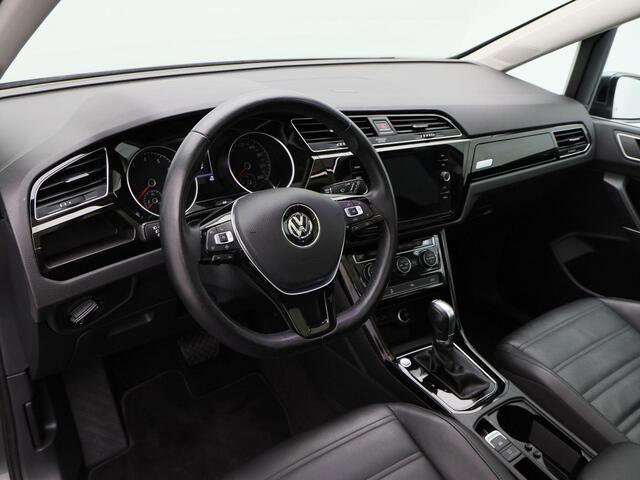 Volkswagen TOURAN 1.5 TSi 150 Pk Automaat Highline 7 Persoons | Leder | Panoramadak | Trekhaak | Full LED | Camera | Navigatie | 77.148 Km!!