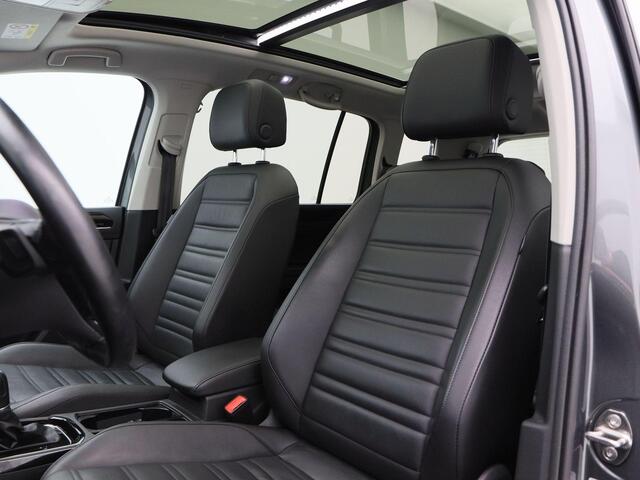 Volkswagen TOURAN 1.5 TSi 150 Pk Automaat Highline 7 Persoons | Leder | Panoramadak | Trekhaak | Full LED | Camera | Navigatie | 77.148 Km!!