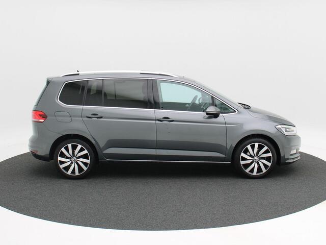 Volkswagen TOURAN 1.5 TSi 150 Pk Automaat Highline 7 Persoons | Leder | Panoramadak | Trekhaak | Full LED | Camera | Navigatie | 77.148 Km!!